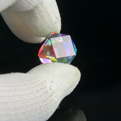 Hochwertiges optisches Komponentendesign, transparenter optischer Glaswürfel-Prismenteiler, dichroitischer X-Cube-polarisierender kubischer Strahlteiler aus Kristall