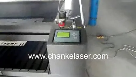 600 x 400 mm 60 W Kunststoff-Lasergravurglas mit CO2-Laserröhre